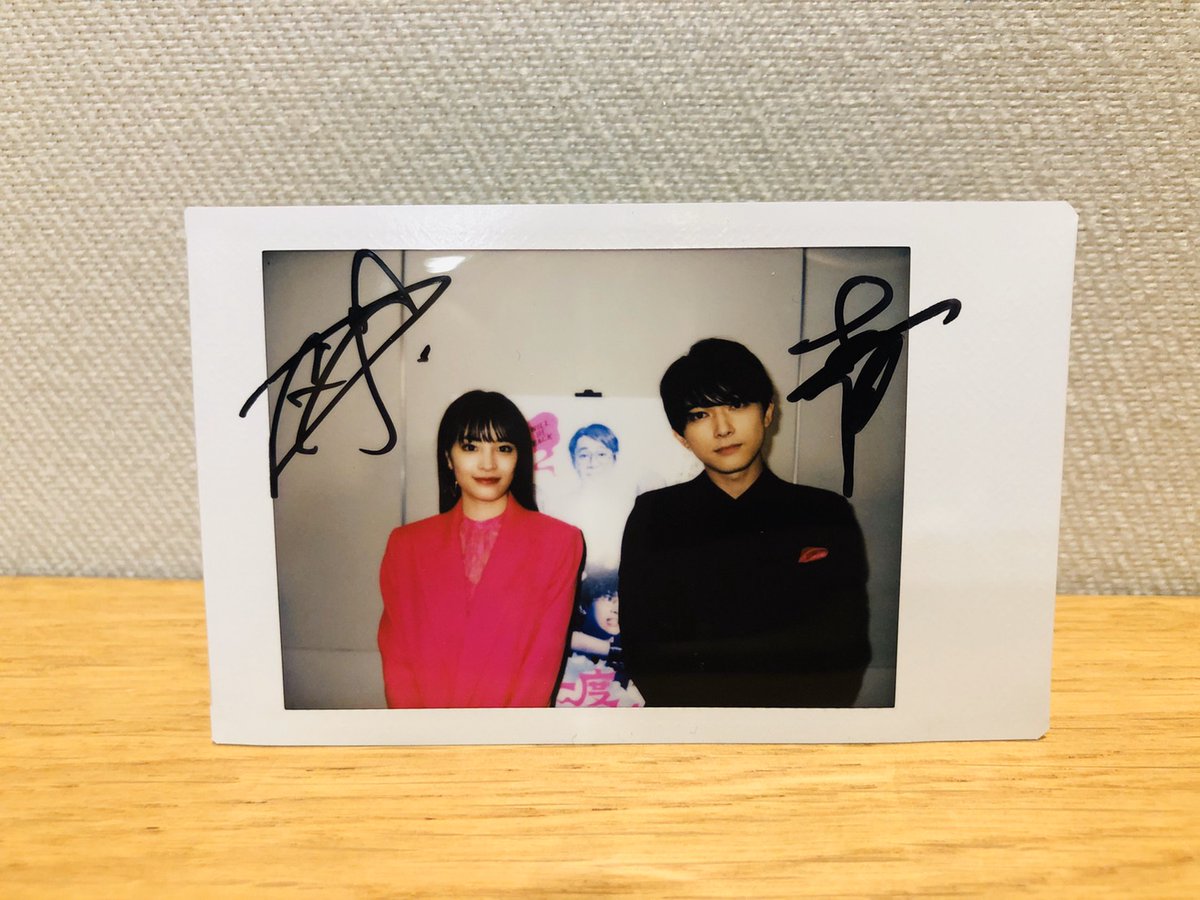 LINEmanga's tweet photo. ハートフルSF（死んだ・ふり）コメディ映画の公式コミカライズ👻
『#一度死んでみた』単行本第1巻、本日3/10発売🎉

#広瀬すず さん、#吉沢亮 さんのサイン入りチェキを抽選で1⃣名様に🎁〆3/16

🔻応募方法
①@LINEmangaをフォロー
②このツイートをRT

🔻今だけ5⃣話無料！
https://t.co/cr3wJRsj3H https://t.co/pyICivgbTN