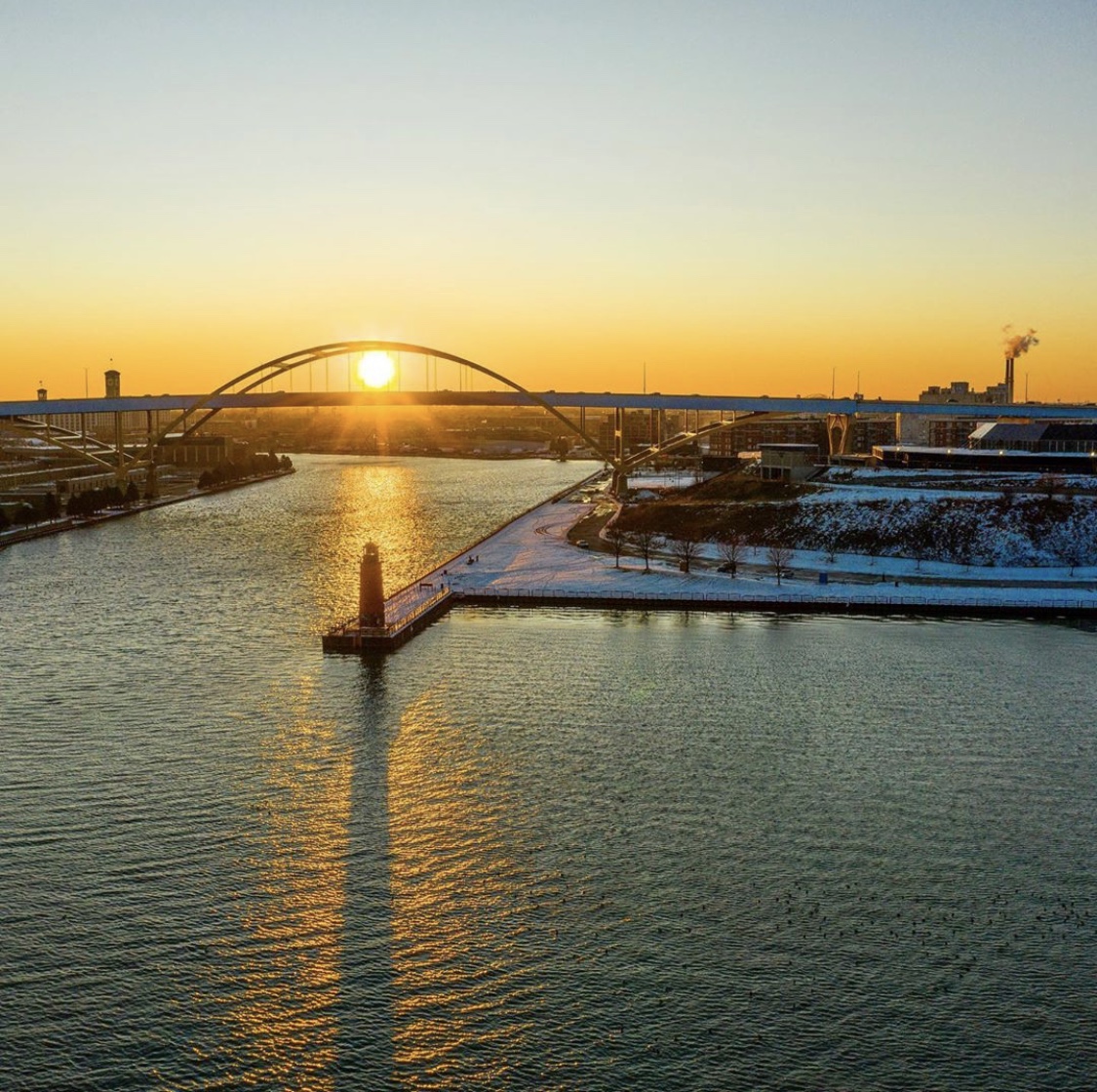 The310W's tweet photo. Stay strong, Milwaukee – spring is almost upon us. 📷: https://t.co/q9ZRtOyTA4 https://t.co/svSVbaderj