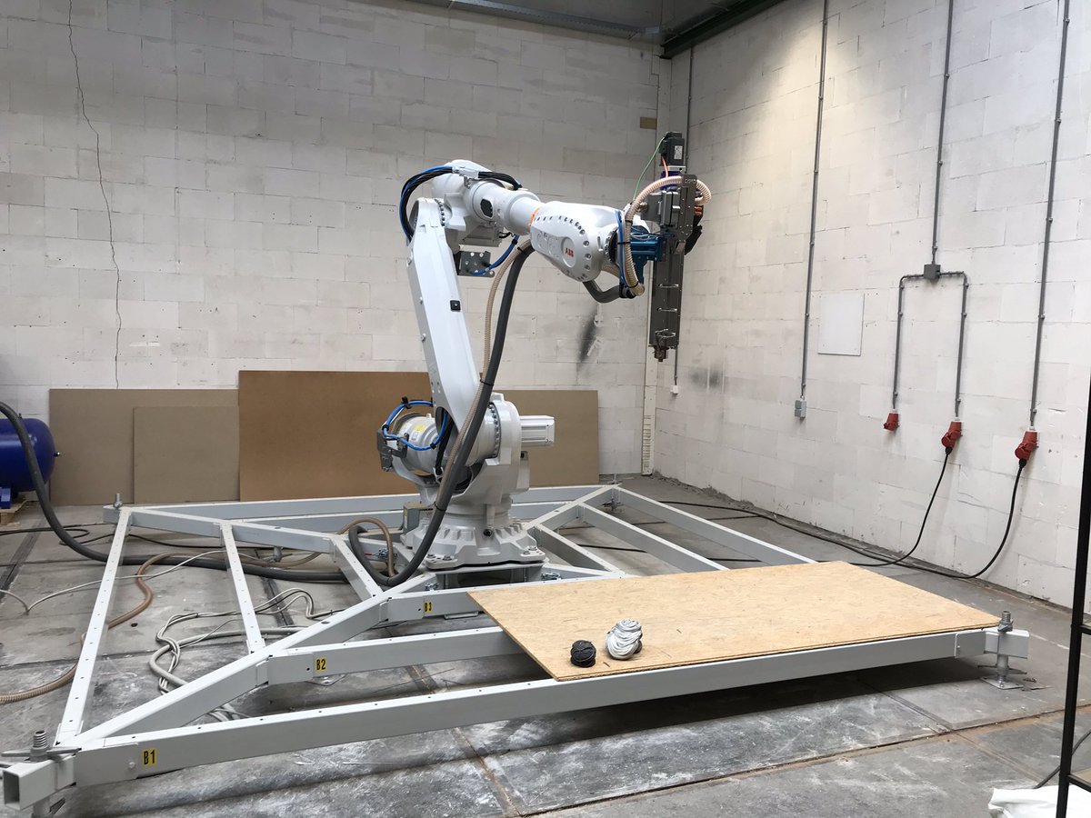 Ik stond net op de drempel van de toekomstige bouw. Ik zou zeggen: neem er een kijkje. De future is now. <a href="/SPARK_Campus/">SPARK Campus</a> in Den Bosch.