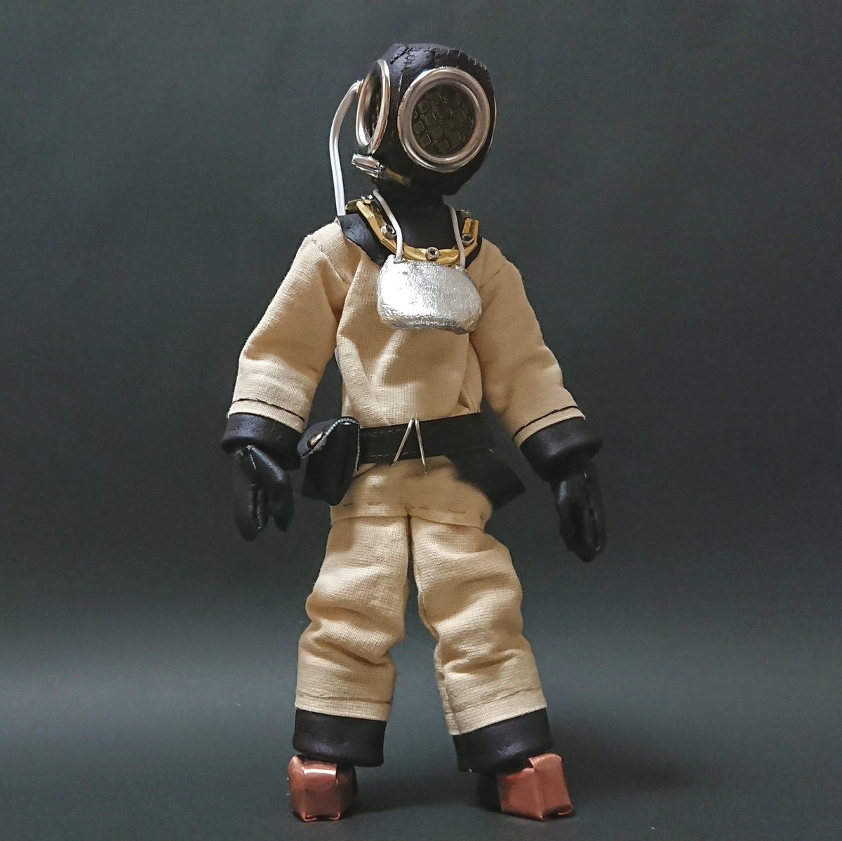 栗8 Sur Twitter 手持ちの素材と廃材とダイソーのデッサン人形で 潜水士 を作りました