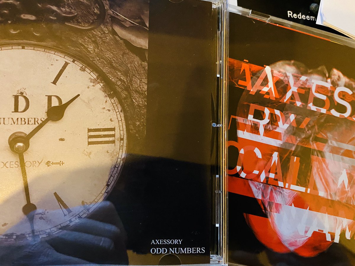 TDMT_Hyp's tweet photo. RavecraftでサポートBaのAKI君(AXESSORY)が先日のリハの時に音源をくれた。去年のリハの時に発売したばかりの新譜を頂いてて「めっちゃカッコイイ!」と絶賛してたら今回は過去の音源を持ってきてくれた。これまたカッコイイ!今度はLIVEを観に行きたいね!#AXESSORY https://t.co/Vt6v6gAGEr