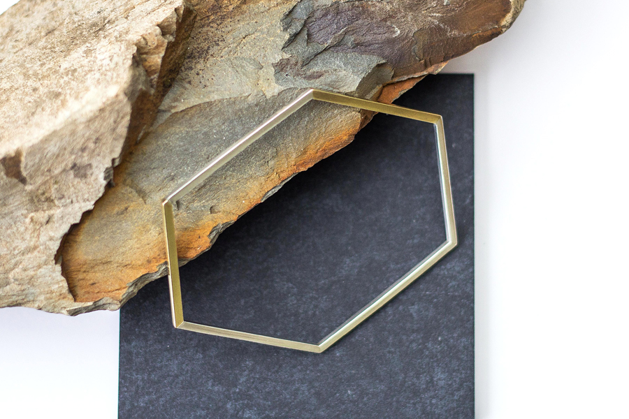 CraftLeeds's tweet image. #Contemporary #jeweller @AStringerDesign  brought in some more of her fab #jewellery today which is on display for you to own or admire here in #Leeds. We also received some beautiful  #linocut #handstitched #pouches &amp;amp; #purses from #louisenichols Great #giftideas for #mothersday