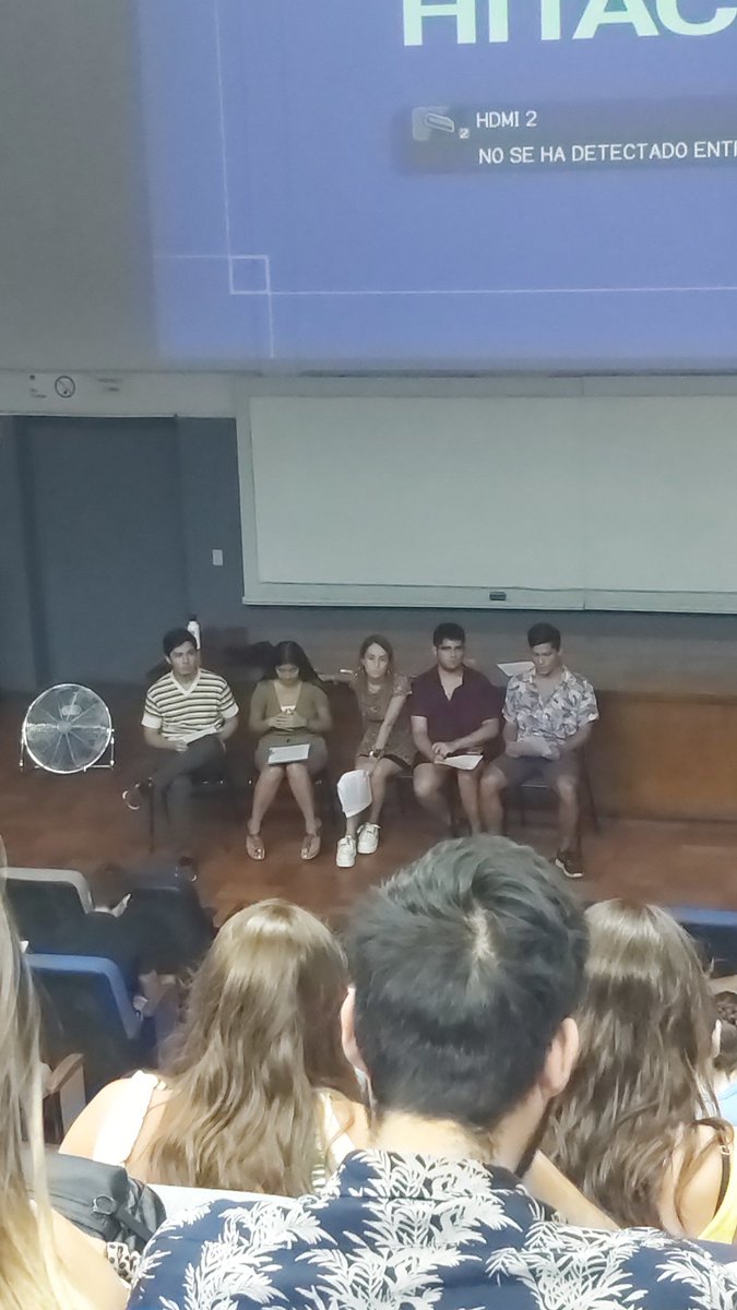 ousoofi's tweet photo. El debate está que arde #reformasalud #esp_uchile https://t.co/MZ0ngK7Jd7