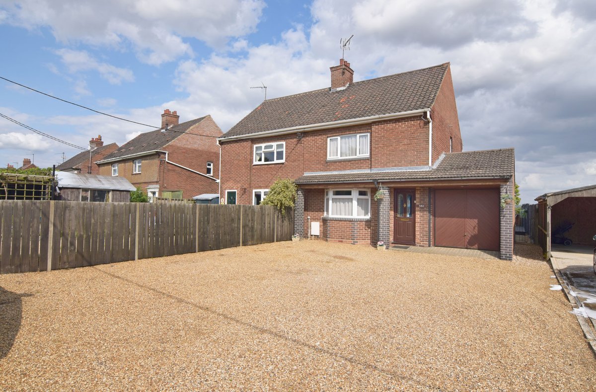 RTestateagents's tweet photo. NEW PRICE!!! This fantastic 3 bed semi detached home has just been reduced! Set in West Winch the home boasts an abundance of family accommodation and open field views to the rear!! #newhome #house #village #eastofengland #eastanglia #norfolk #westnorfolk https://t.co/OJSKUy2CAl