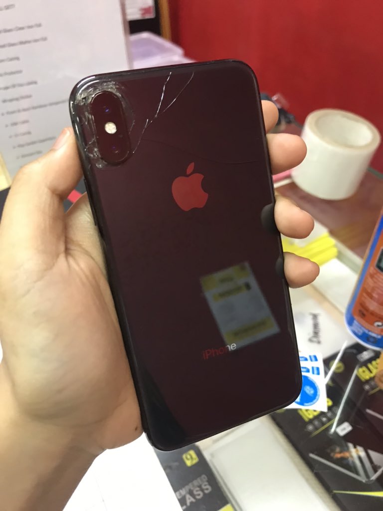 Ohcasetera's tweet photo. Siapa iphone dia dah jadi mcm ni? Sakit mata kan tengok iphone sendiri. Kalau tahu jadi macam ni, dari awal dah protect!

Takpee jgn bersedih! Nak tahu macam mana nak cover?🤔 https://t.co/1YncZh26F7