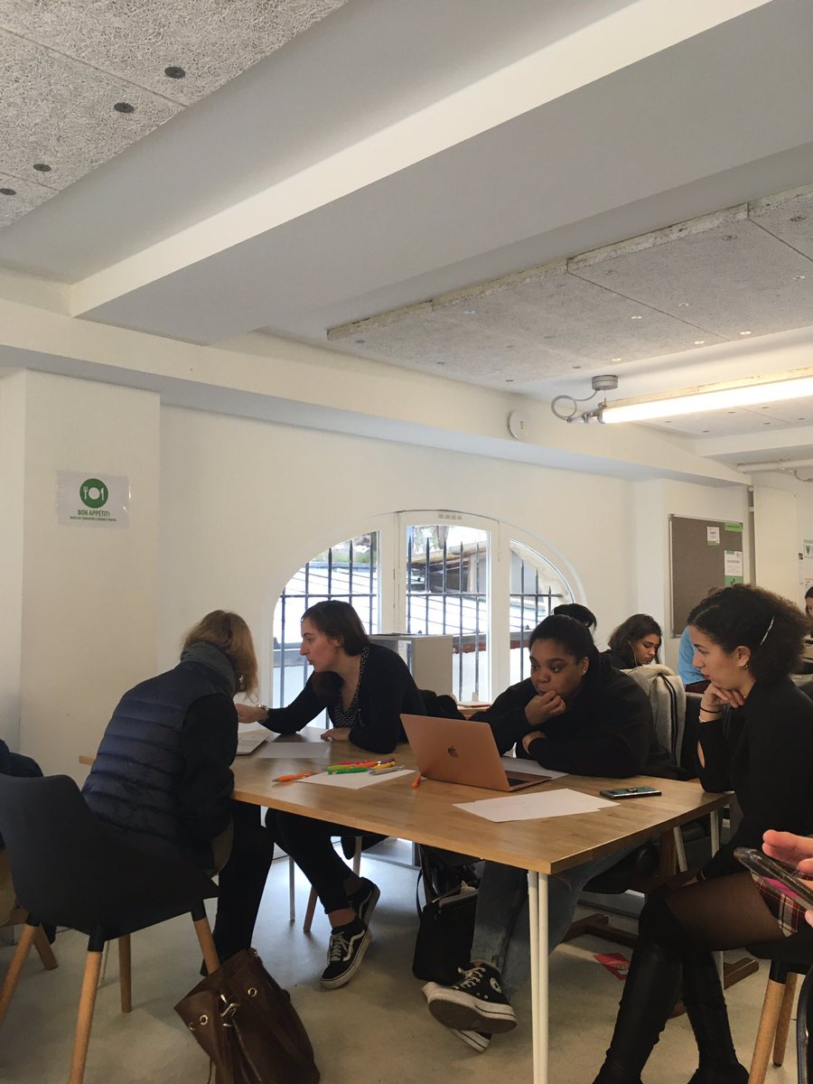 icpjunior's tweet photo. Hello! Le dernier Pimp My CV de l’année c’est aujourd’hui. On vous attend au duplex jusqu’à 14h. Nos masters RH relisent vos CV et il est toujours possible de faire des photos pros. https://t.co/yYWlJn48bN