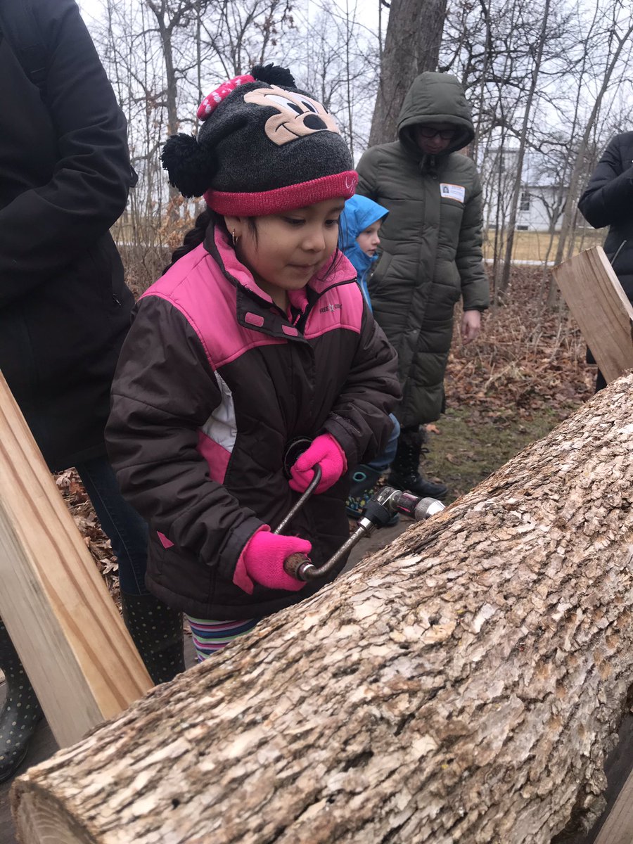 BraaschsBunch's tweet photo. Aprendimos cΓ³mo hacer el jarabe de arce. We learned how maple syrup is made. #SPDragons95 #lcfpd https://t.co/40BxXcdtBb