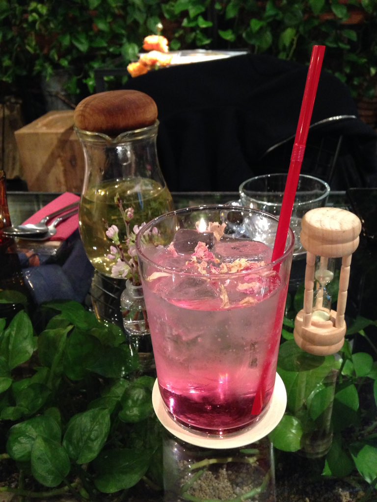 miyu_nanami's tweet photo. On Sunday we finally went to the Aoyama Flower Market Tea House. It felt like being inside a greenhouse, it smelled like flowers all around. The food and drinks were super delicious too! I had a rose soda, omurice and for dessert we shared a rose parfait. #MiyuinJapan https://t.co/iVxXkTESxw