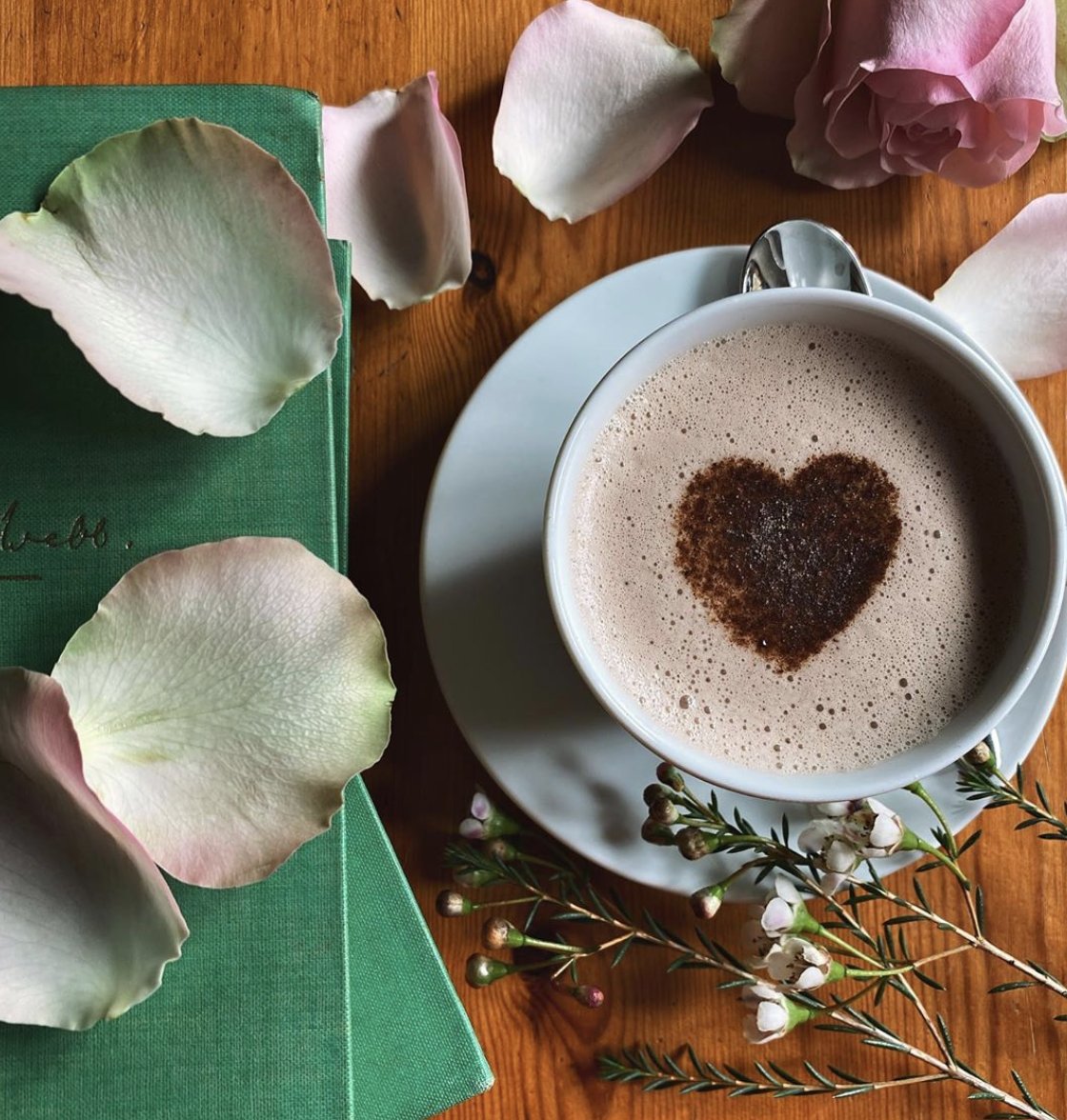 MilesTeaCoffee's tweet photo. A picture perfect Miles Hot Chocolate at Cross Lane House 🖤
#MomentwithMiles #MilesHotChocolate #MilesChocolate #Chocolate #HotChocolate #DrinkingChocolate #TuesdayTasting #TastyTuesday https://t.co/FPQUKmUtPf