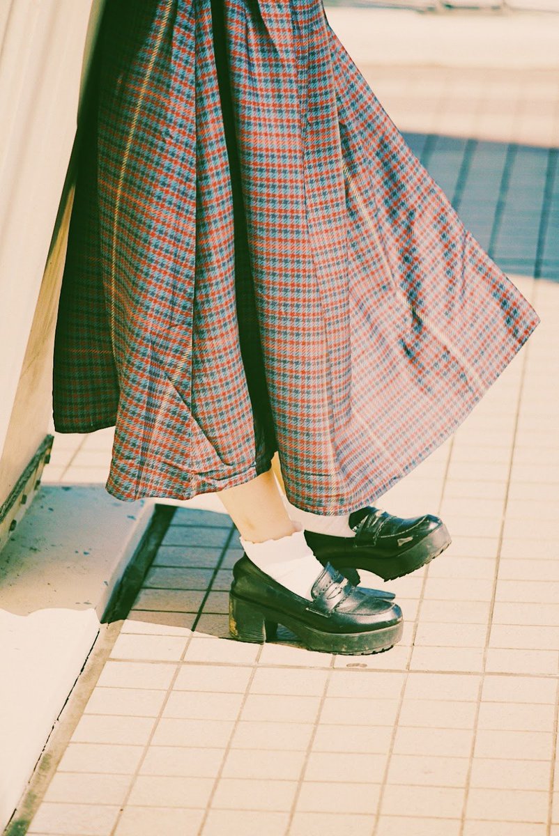 photoli_info's tweet image. フィルム風に仕上げられるVSCOのフィルターをご紹介します👏

✔E3
コントラストが高く、鮮やかな色合いになる

✔S6
暖色系がレトロな雰囲気になったり、青色が水色に近づく

✔G8
オレンジ色が強くなったり、青色が水色に近づく

✔N3
青緑が強くなるが、温かみもある