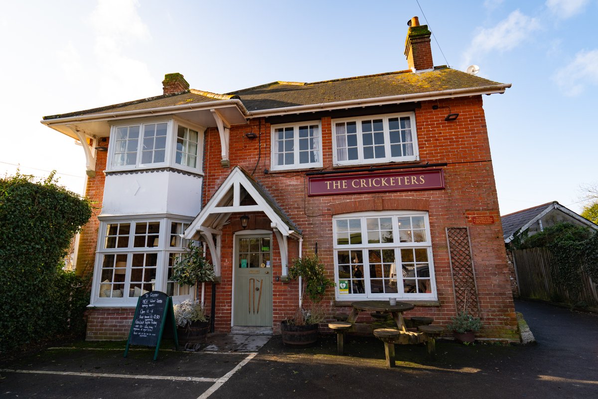 punchpubs's tweet photo. 🍍The Cricketers, #Shorton, is a cosy village pub. Nestled in the #Dorset countryside it's a stunning place to enjoy a tasty meal or drink in its lovely beer garden🍺 If you’re a Publican with a passion for premium food then take a 👀🍍 https://t.co/CqlZ98Ofh6 #punchpubs #runapub https://t.co/6KwTXl24tc