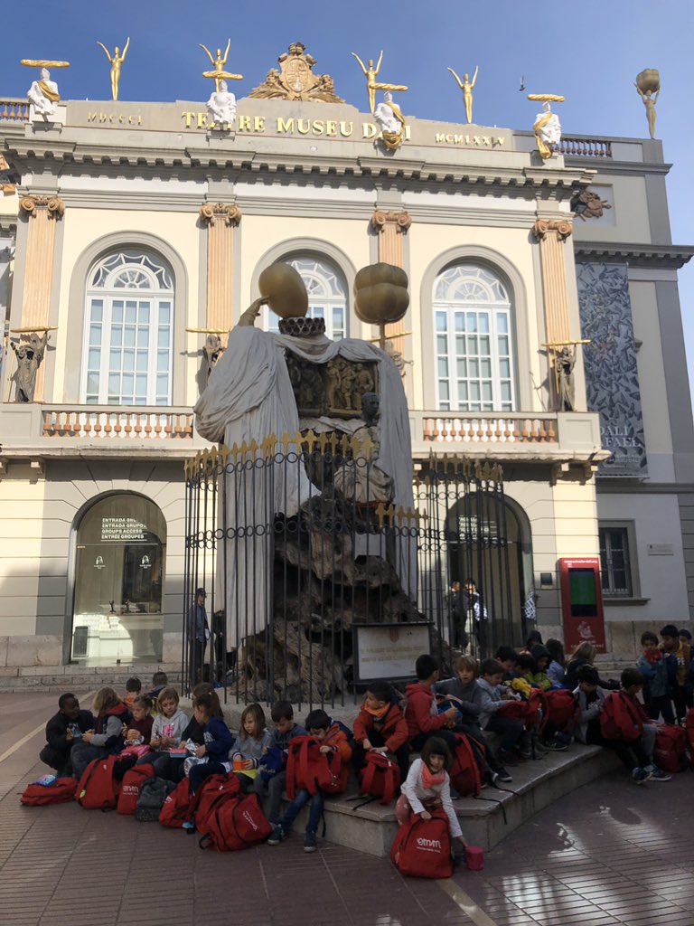 ie_martamata's tweet photo. Avui els de 1r de #PrimIEMM hem visitat el @MuseuDali de #Figueres. Una experiència genial i sobretot SURREALISTA https://t.co/l2cmHnqSZf