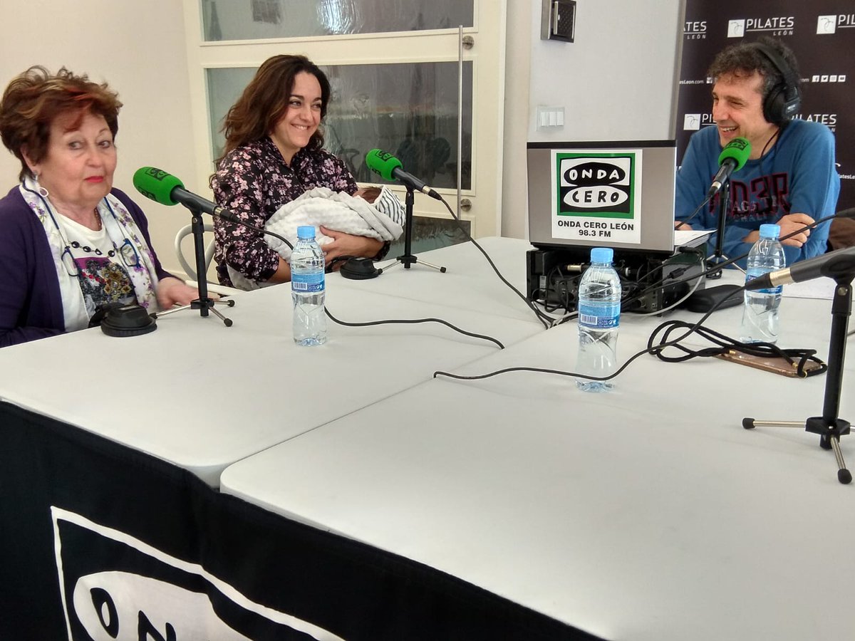 Onda Cero León (@ondaceroleon) on Twitter photo 🔊 Nos está encantando la conversación con los alumnos de <a href="/pilatesleon/">PILATESLEON</a>, Raul, Maruja e Irene con el pequeño Mauro en brazos. 🔊 Nos está encantando la conversación con los alumnos de <a href="/pilatesleon/">PILATESLEON</a>, Raul, Maruja e Irene con el pequeño Mauro en brazos.
