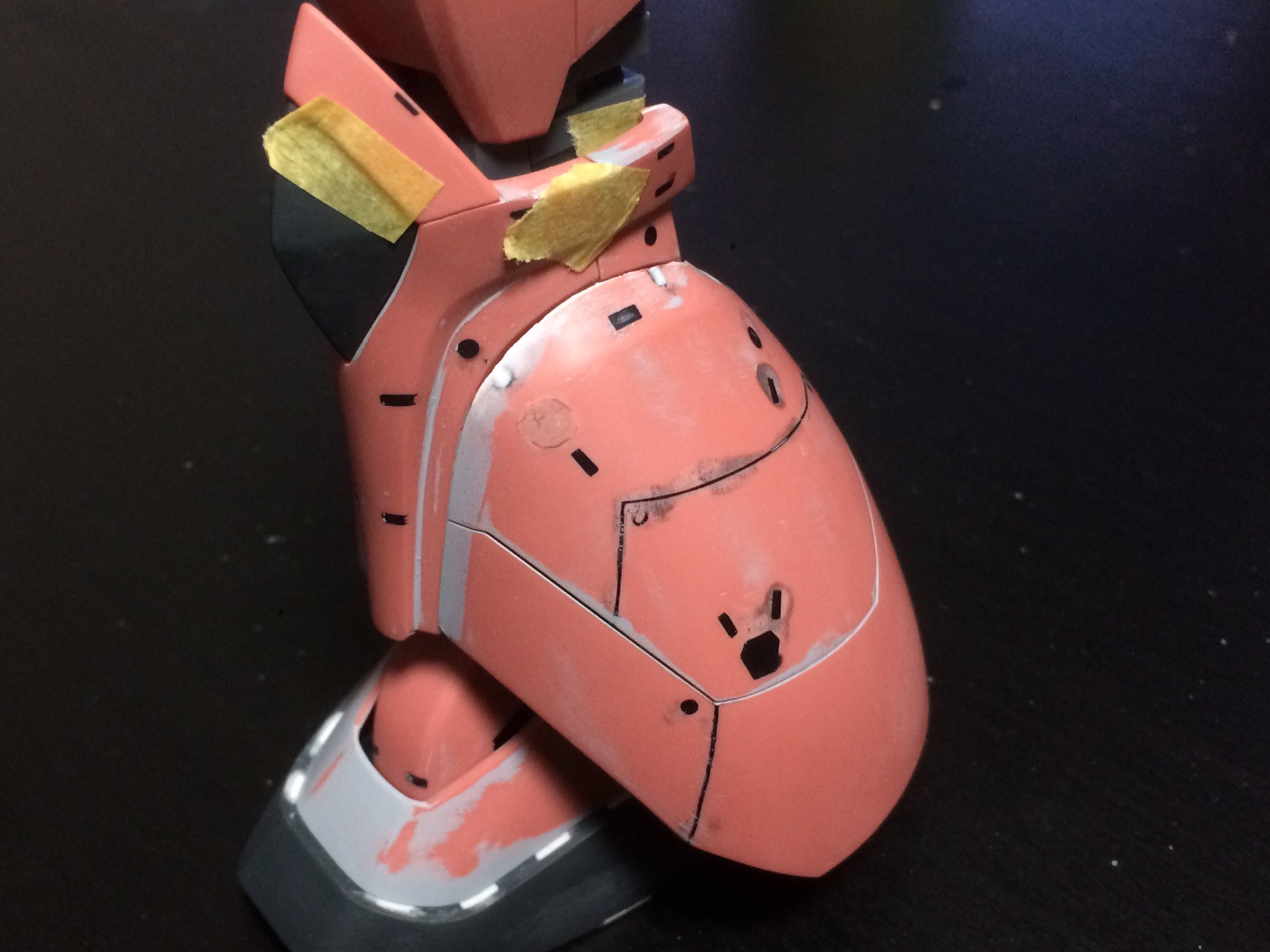 オッさんオッさん 今日もガンプラを牛歩 脚が片方だけ形になった モールド埋めて 塗装に向けて 関節部分のクリアランス確保 そして 反対も作業始まったぞ ガンプラ ガンプラ40周年 Mg ゲルググ シャア ガンプラの画像を貼るとrtされると聞い