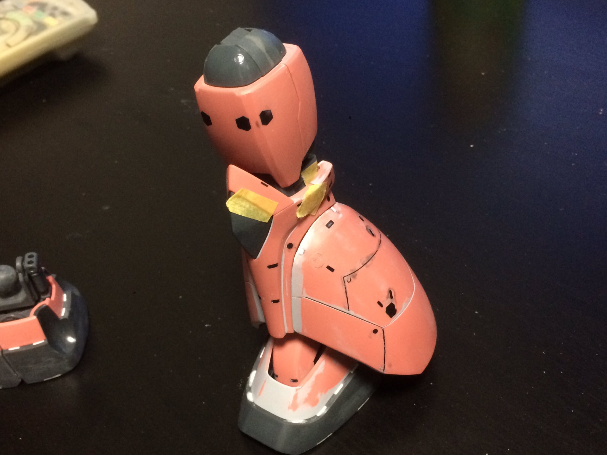オッさんオッさん 今日もガンプラを牛歩 脚が片方だけ形になった モールド埋めて 塗装に向けて 関節部分のクリアランス確保 そして 反対も作業始まったぞ ガンプラ ガンプラ40周年 Mg ゲルググ シャア ガンプラの画像を貼るとrtされると聞い