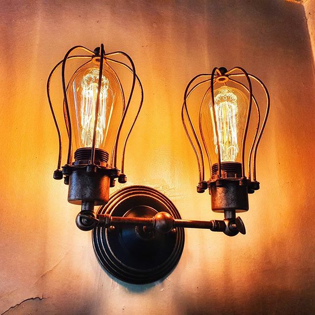 pantonarms1's tweet photo. We got some snazzy new retro lights courtesy of the brilliant Ms Electrical!

#Cambridge #cambridgeuniversity #interiordesign #steampunk #retro #ironworks #lighting #lights https://t.co/bXdDpRGt3T https://t.co/J8Zg3ZW6oV