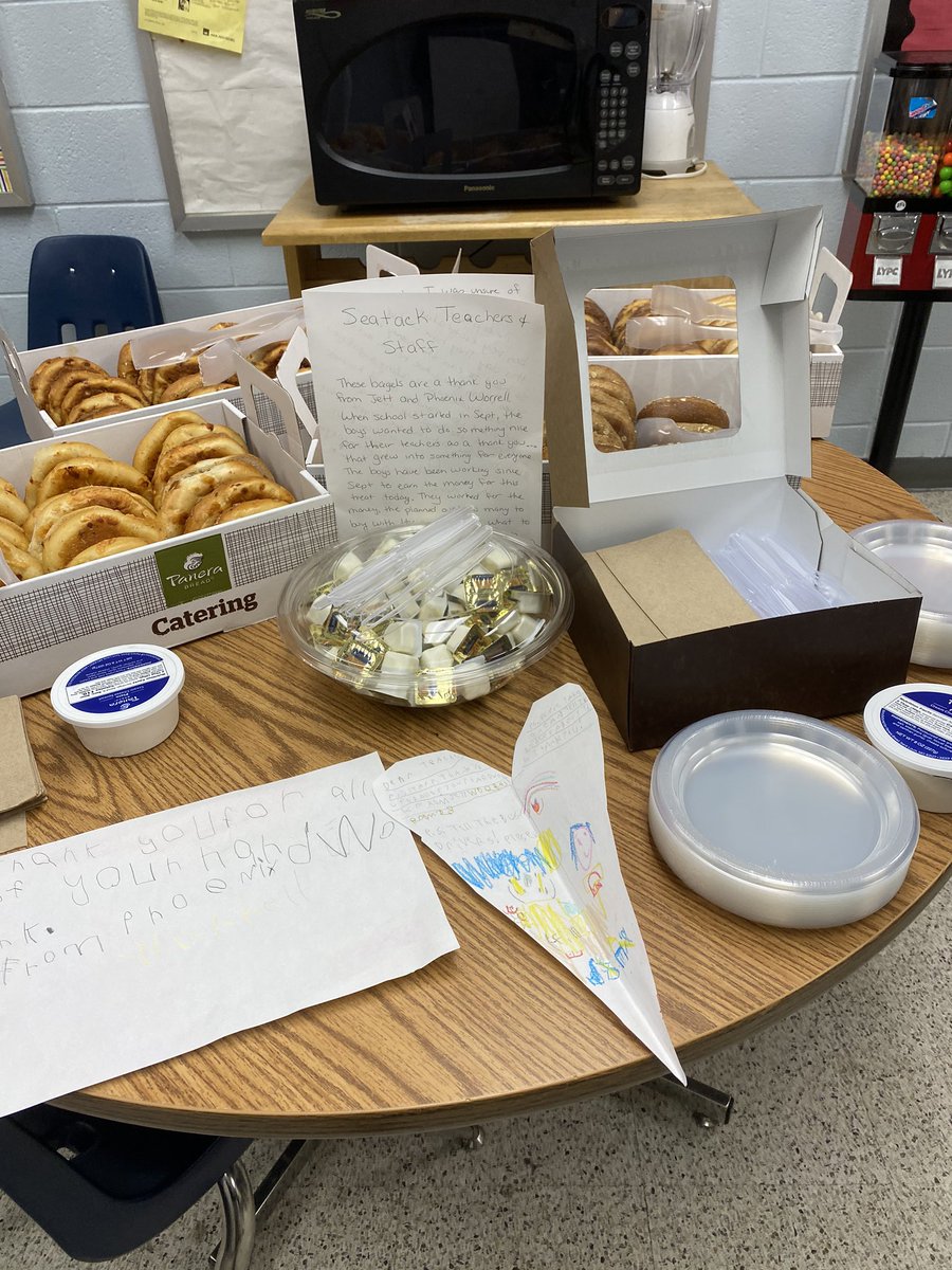 Dr. Sheila Wilson (@wilson1sheila) on Twitter photo Our two sweet Dreamers worked hard and saved their allowance to show kindness to teachers and staff with an unexpected morning treat! #kindnessrocks #payitforward <a href="/SeatackAADA/">Mister Swoops</a> #seatackdreamers Our two sweet Dreamers worked hard and saved their allowance to show kindness to teachers and staff with an unexpected morning treat! #kindnessrocks #payitforward <a href="/SeatackAADA/">Mister Swoops</a> #seatackdreamers