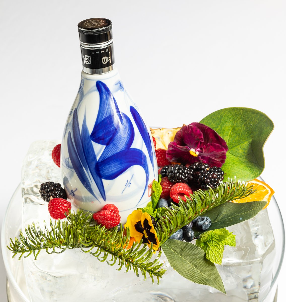 More than a pretty bottle - #Fenjiu is packed with flavour and elegance ✨💥 #Baijiu
