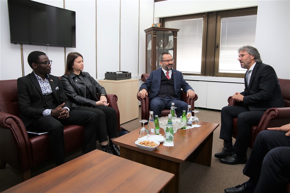 AYBÜ Rektörü Prof. Dr. İbrahim Aydınlı ile AYBÜ öğrencileri Irena Femic ve Faustin Rutayisire, TRT Türkiye'nin Sesi Radyosu'nda “Tercihim Türkiye” programına konuk oldu.
<a href="/profdriaydinli/">Prof.Dr.İbrahim AYDINLI</a> <a href="/mtgundogan/">Prof. Dr. Mete GÜNDOĞAN</a> <a href="/ybunikonsey/">AYBÜ Öğrenci Konseyi</a> <a href="/TRTTSR/">TRT Türkiye'nin Sesi Radyosu</a> 
#ÜniversitemAYBÜ