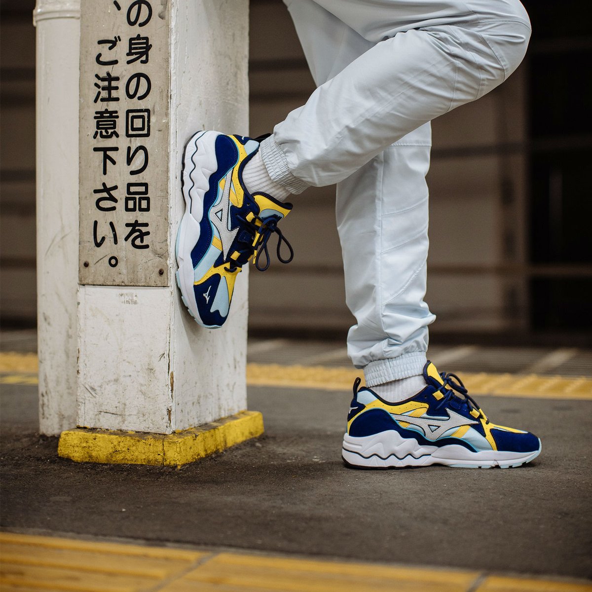 mizuno wave rider 1s