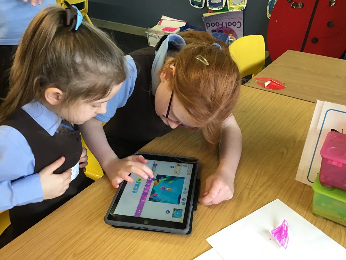 stfrancisoa's tweet image. Our coding workshop in the infants #Girlswhocode #codingstars @GirlsWhoCode #STEMnation #DYW