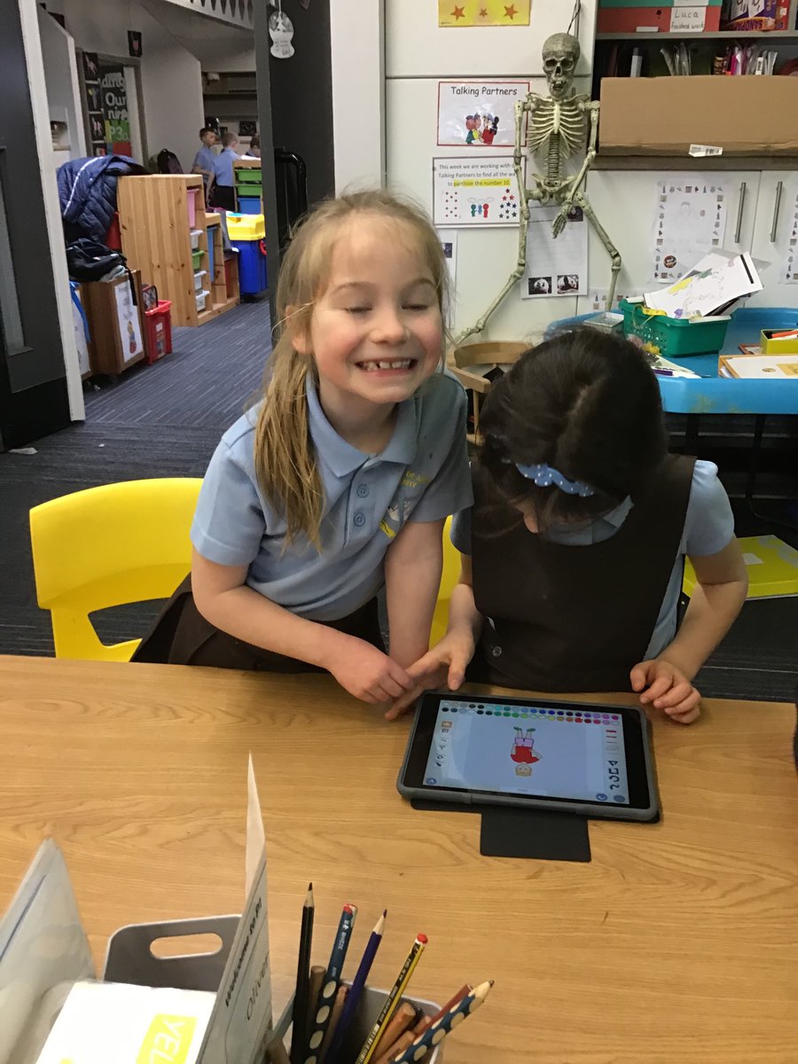 stfrancisoa's tweet image. Our coding workshop in the infants #Girlswhocode #codingstars @GirlsWhoCode #STEMnation #DYW