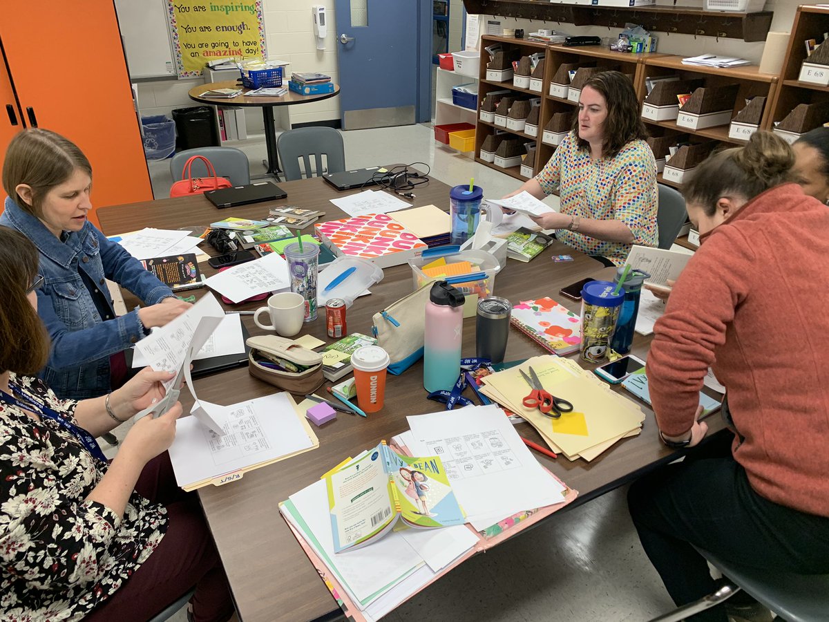 KimCreighReads's tweet photo. Soaking up all of the text band work from @buckeyeteacher. Love making and having tools ready-to-go for strategy groups for each level! #textband #tcwrp #labsite @PathwaysLCPS @BowTiedPrincipl @nikole_mullen @MsHilliardReads @funin5atLES https://t.co/QWYyvx6ByU