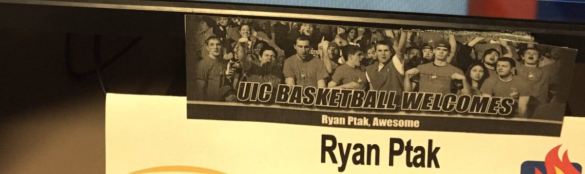 callmeRENO's tweet photo. @johndashpaul @UICFlamesMBB @HorizonLeague @UIC_Pyros I second the sweater vest notion @dancline6 https://t.co/umca3FWfQb