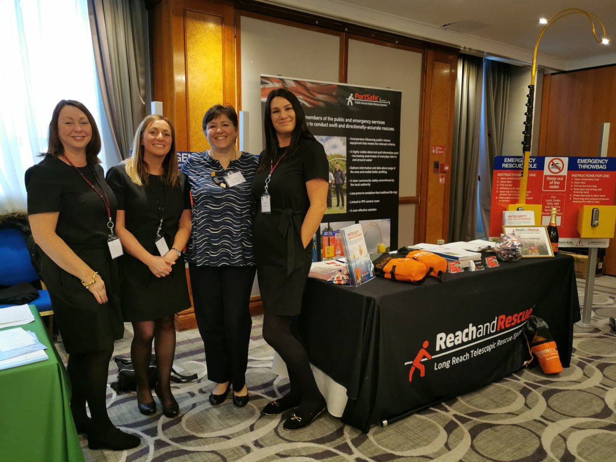 Victorialouowen's tweet image. #LGAFireConf , lovely catch up with @CFOESFRS #portsafe #throwbagchallenge @ReachandRescue