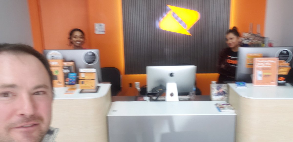 PboostVi's tweet image. Some employee training going on in preparation for the NEW One Production 4.0 KIOSK! #theVIPboost