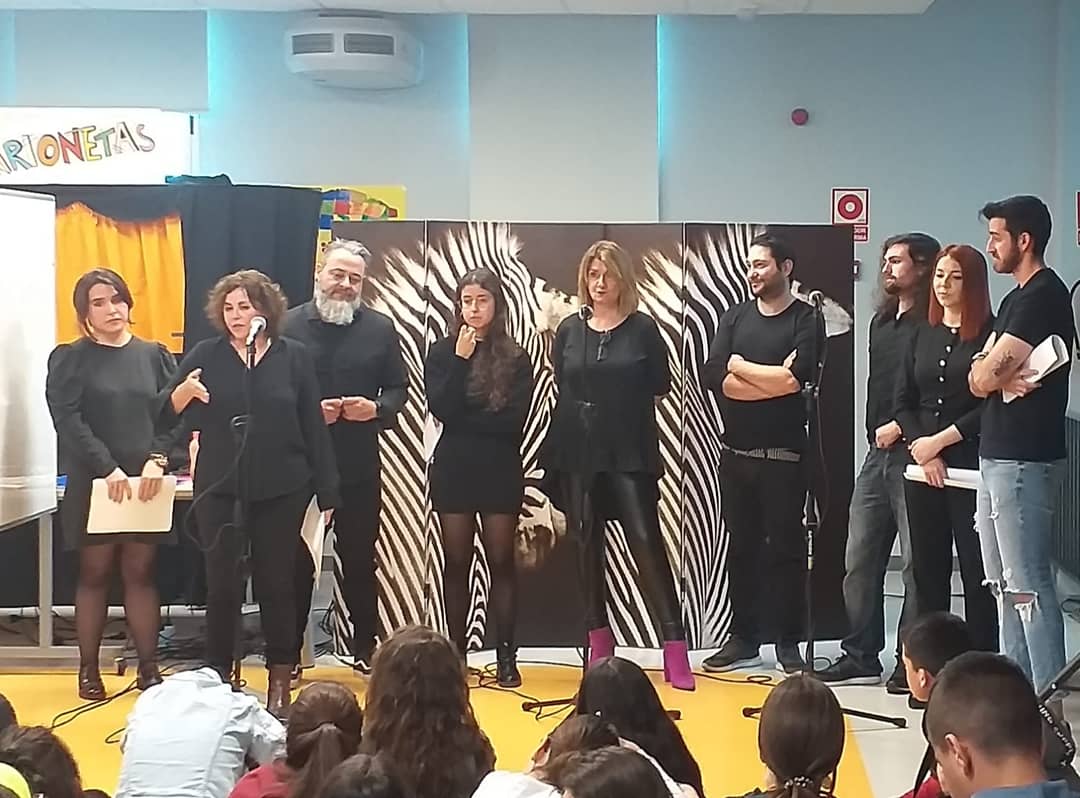 paka_molina's tweet image. Fabiola 12 años: Qué te ha inspirado para escribir esto tan sentimental?😍
No se puede ser más feliz que haciendo algo que te gusta y notar como las chic@s lo entienden, lo viven y se interesan. Maravillosa experiencia. 💜💜
&quot;Esclavitud&quot; #Creandoconciencia