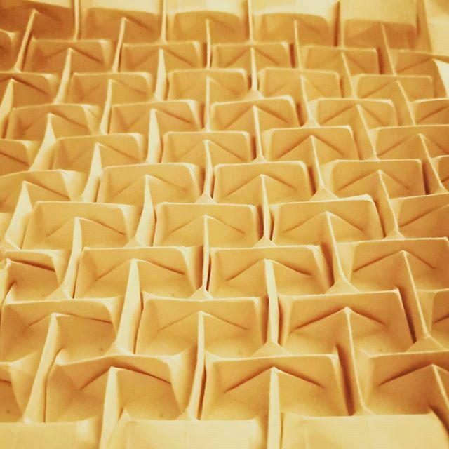 OrigamiInvasion's tweet image. Verso de la Cubes Tessellation 10*10

Design : Ilan Garibi (@garibiilan)

#origami #origamiart #papercraft #paper #paperart #craft #paperfolding #paperfoldingart #tessellation #origamitessellation #squaregrid #ilangaribi #ilangaribiorigami #cubestessellation #cubetessellation