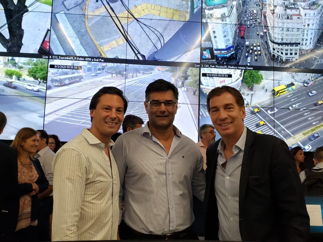 Muni_Ramallo's tweet photo. RAMALLO Y BUENOS AIRES TRABAJANDO JUNTOS 🤝🏼

👉El Sr. Intendente Visitó junto al Secretario de Seguridad el Centro de Monitoreo Urbano de la Ciudad de Buenos Aires donde fueron recibidos por el Vice Jefe de Gobierno y Ministro de Seguridad, Diego Santilli. https://t.co/U5LI1DfIX3