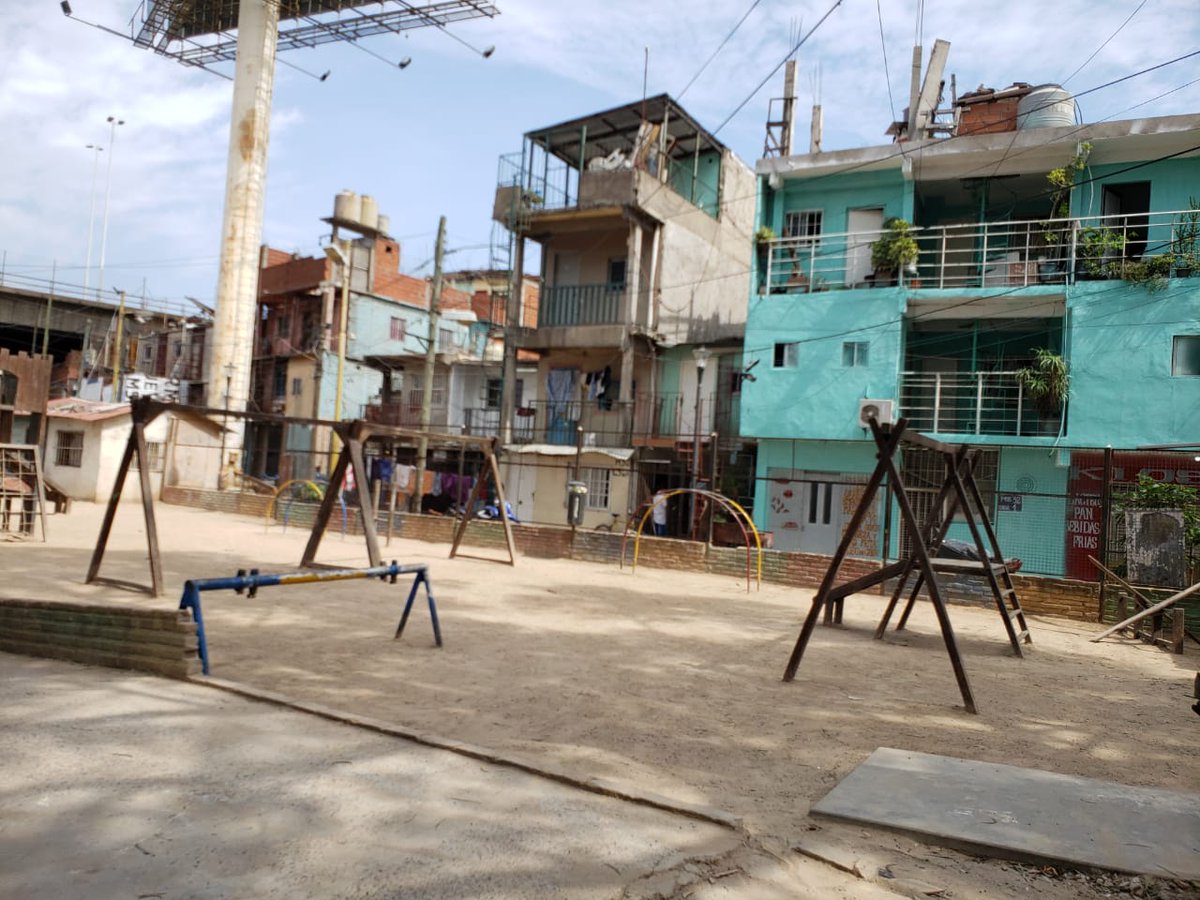 Muni_Ramallo's tweet photo. 👉Luego recorrió las obras en el Barrio 31 junto a la Secretaria de Desarrollo Humano y Promoción de la Salud Soledad Agotegaray. https://t.co/27WpeVI8Nd