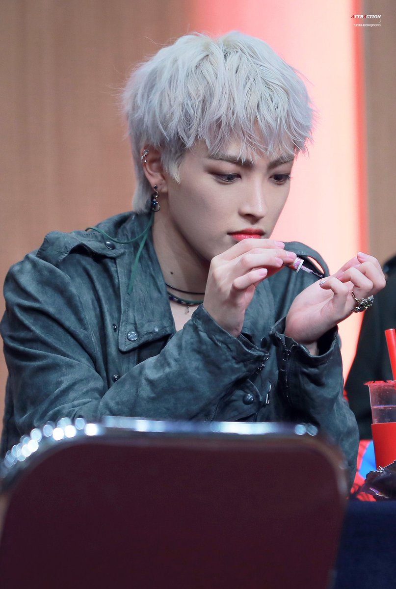 lcvminsung's tweet photo. Kim hongjoong with his painted nails [a thread] https://t.co/9JJA83Ge0v
