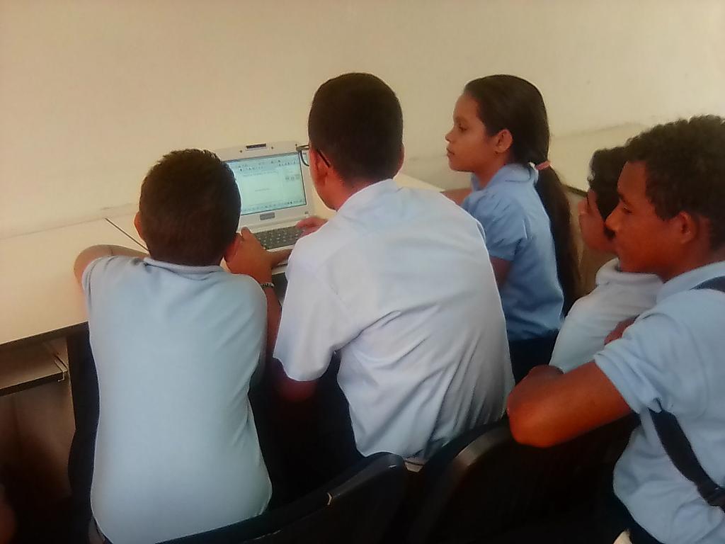 beatrizcbittruj's tweet photo. Diapositivas aprendiendo con esta herramienta muy entusiasmados @jpcbit_trujillo @RCcbit_trujillo @vane_prieto https://t.co/aPMz7yALkE