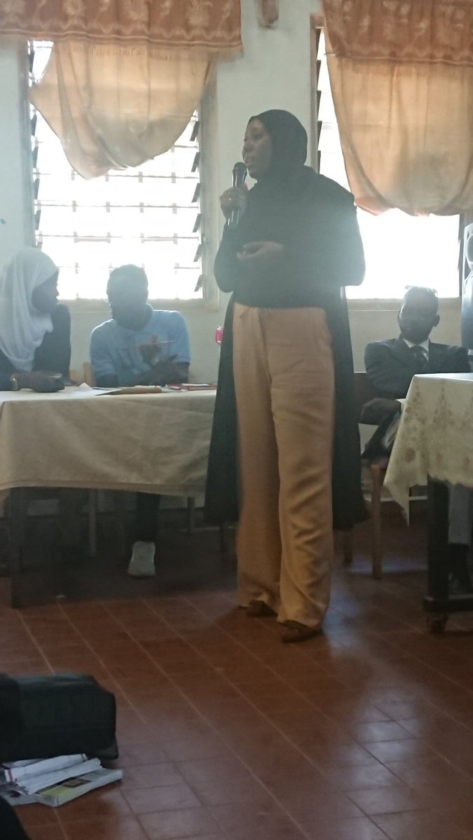 TGSB_Gambia's tweet photo. Ms Ngenarr Njie technical officer giving a presentation on the importance of Conformity Assessment to the nation. @ScienceUtg
#2020scienceweek #supportingSTEM https://t.co/aqOKgTY2PL