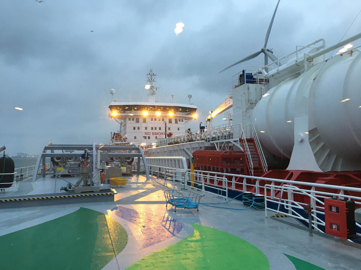 TitanCleanfuels's tweet photo. Last week, a joint effort between Tarbit Tankers BV, TSA Tanker Shipping AB and Titan LNG resulted in the succesful ship-to-ship bunkering to the 'Bit Viking' in the port of Rotterdam. 

#anothermilestone #cleanfuels #LNGbunkering #cleanshipping #sustainableshipping https://t.co/u9q9HptNhs