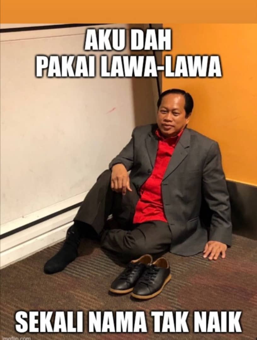 ahmadmaslan's tweet photo. Ini gambar lama
Entah siapa yg sebar. Gambar sebelum #PRU14 pergi kempen tunggu #AirAsia org ramai, penuh kerusi, jadi duduk atas lantai👌🏻
Ya nama tak naik. Tapi aku terus bangkit, pergi #UUM #KL bincang utk ambil #Phd. Hidup mesti diteruskan
Ada aku kisah tak dapat jawatan😁 https://t.co/t8LoAIsbrE