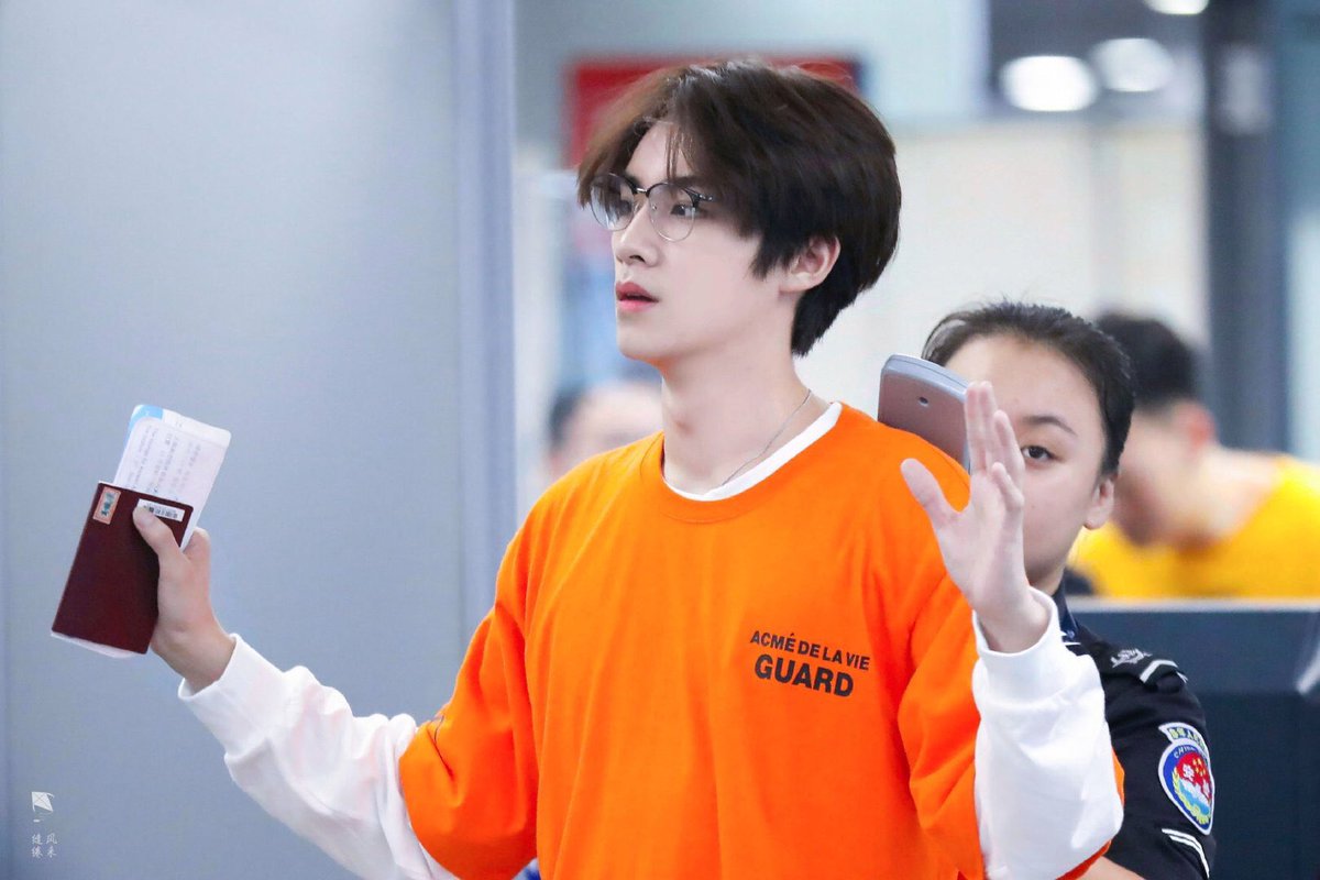 아악 더쥔 보고싶어 !!!! 이날 너무 조음 옷이 너무 .... 좋음