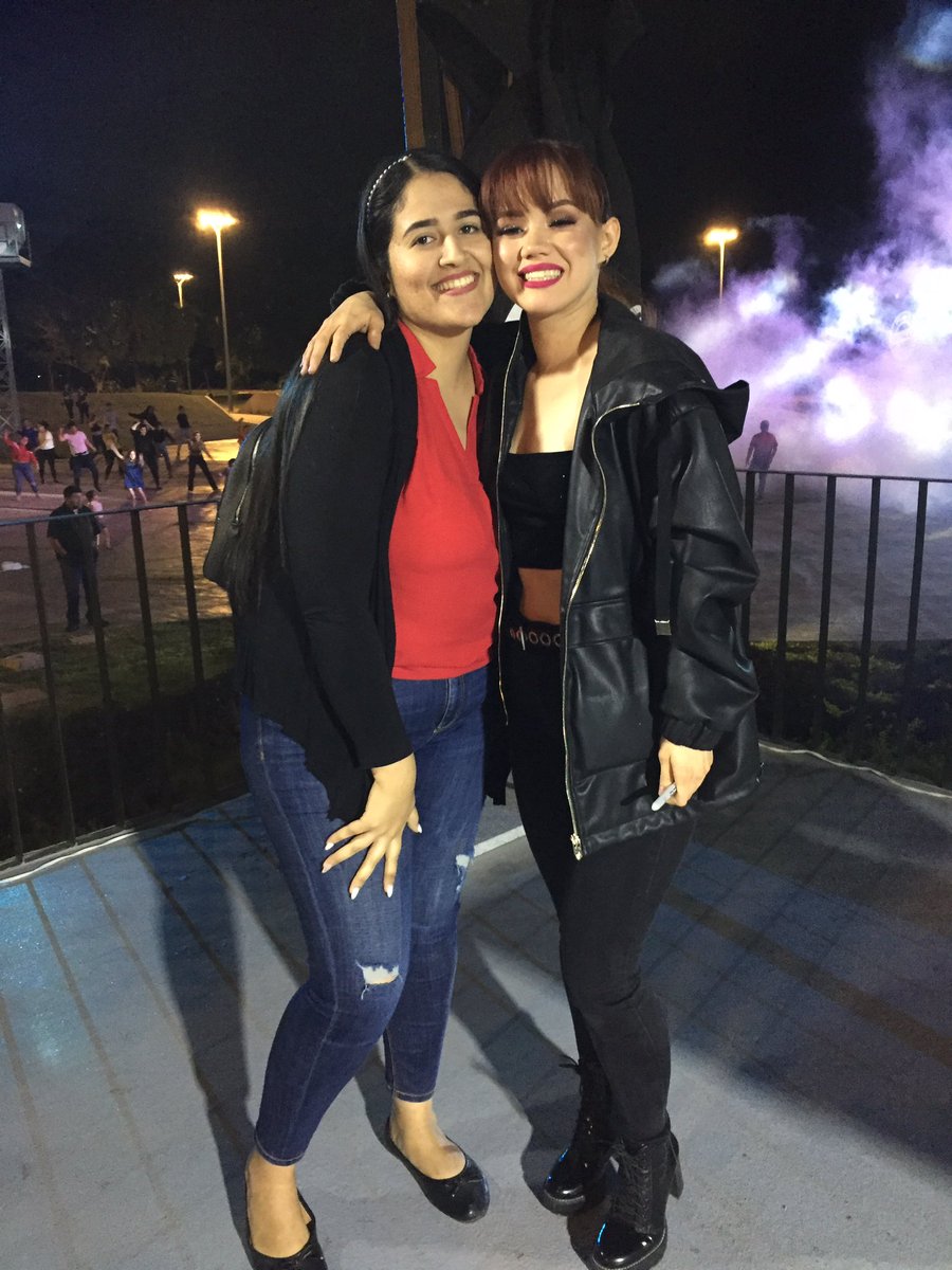 Haissabg's tweet photo. El sábado conocí a mi Shark queen 🧡@Dalumusica eres una bella dalú, tienes una esencia tan hermosa, tan carismática, sencilla y humilde. Ese primer lugar era tuyo desde el principio mi chingona😍🤩👏🏻. 

Pd. Gracias por usar la cadenita que te regalé❤️😩 https://t.co/XHjVixCxK7