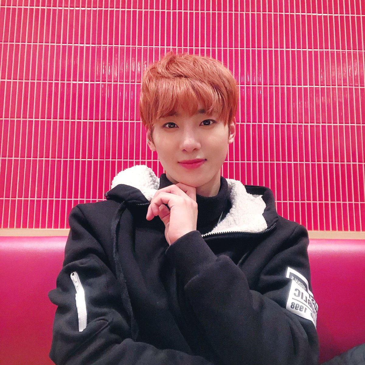 OTC_official_jp's tweet image. [Rowoon] 元気で過ごしてますか？
私たちは元気で過ごしてます。
ファンの皆様も健康に過ごしてください。いつもありがとうございます。

#otc #offthecuff #Rowoon