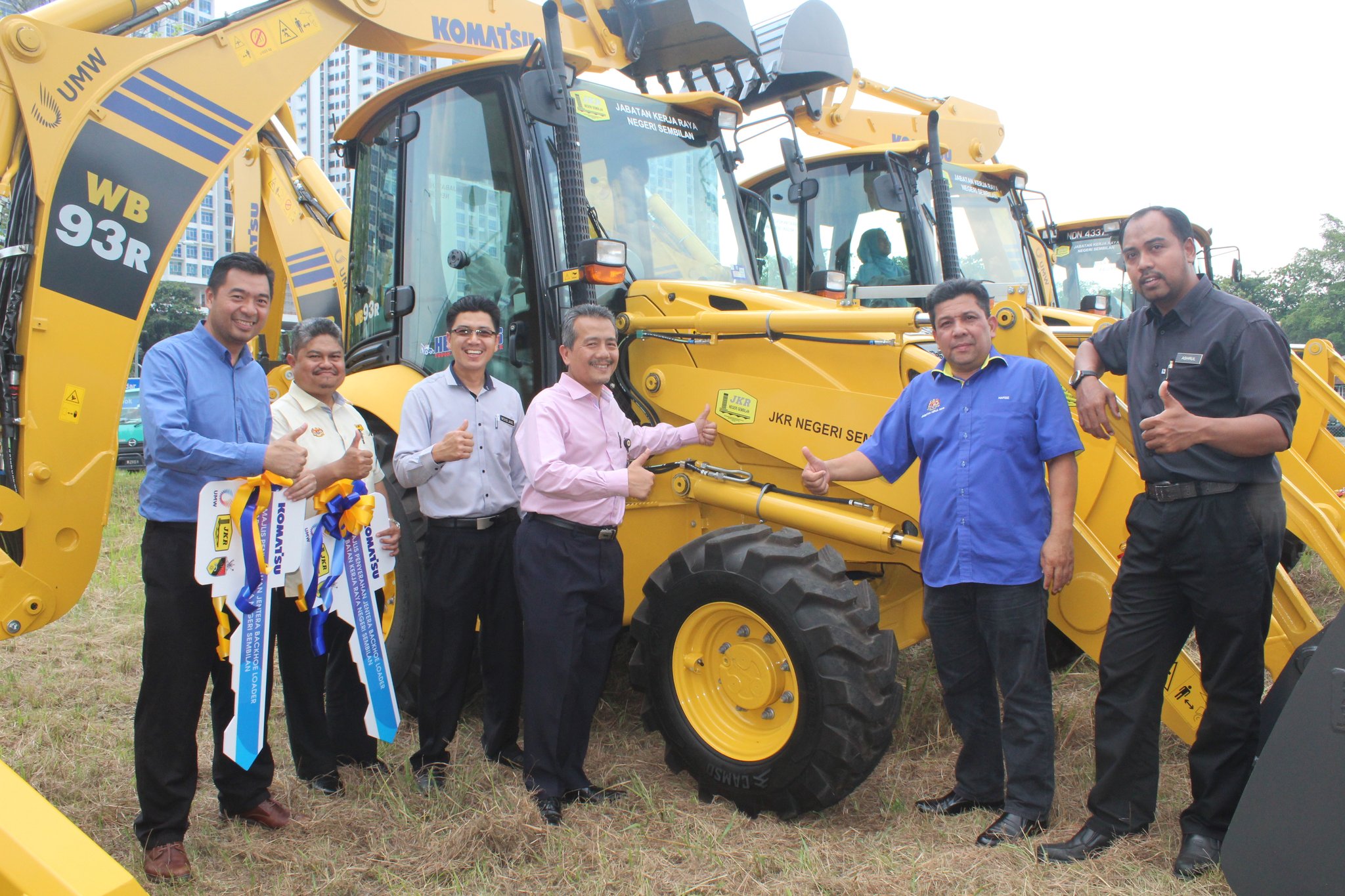 Jkr Negeri Sembilan No Twitter Majlis Penyerahan Jentera Backhoe Loader Oleh Pengarah Jkr Negeri Sembilan Kepada Jkr Daerah Bagi Tujuan Memudahkan Kerja Kerja Penyelenggaraan Di Daerah2 Sekitar Negeri Sembilan Menteribesarns Jkrmalaysia