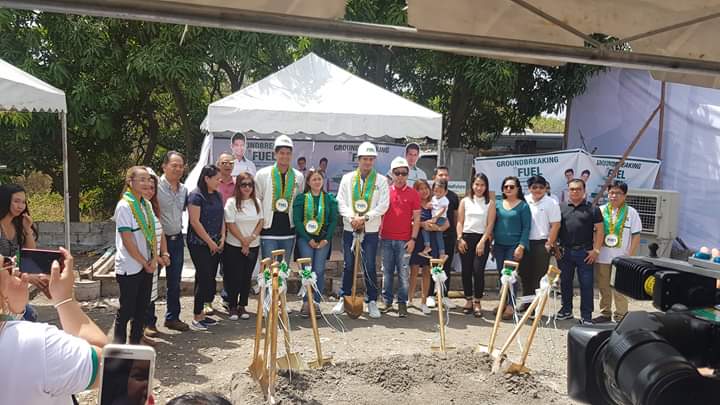 b_geronda's tweet photo. GROUNDBREAKING the iFUEL Tanza, Cavite.
Congratulations to our first batch of CO-OWNERS 
with our two iFUEL Ambassador Ejay Falcon &amp; Daniel Matsunaga 
maraming salamat sa TIWALA 🙏⛽🎊
#iFUEL #groundbreaking #iFRANCHISE #FoodCaravan #AbsCbn https://t.co/ufbp1SXxtr