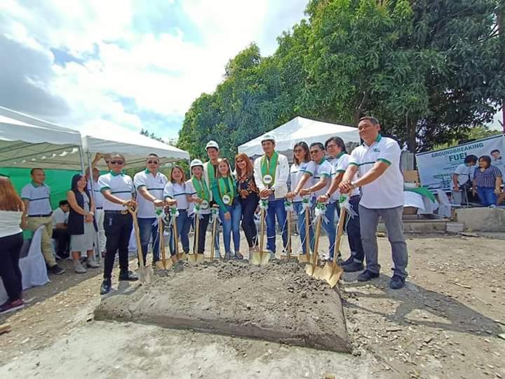 b_geronda's tweet photo. GROUNDBREAKING the iFUEL Tanza, Cavite.
Congratulations to our first batch of CO-OWNERS 
with our two iFUEL Ambassador Ejay Falcon &amp; Daniel Matsunaga 
maraming salamat sa TIWALA 🙏⛽🎊
#iFUEL #groundbreaking #iFRANCHISE #FoodCaravan #AbsCbn https://t.co/ufbp1SXxtr