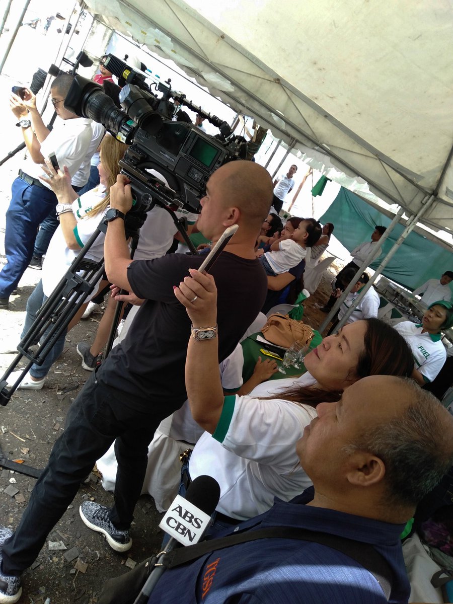 b_geronda's tweet photo. GROUNDBREAKING the iFUEL Tanza, Cavite.
Congratulations to our first batch of CO-OWNERS 
with our two iFUEL Ambassador Ejay Falcon &amp; Daniel Matsunaga 
maraming salamat sa TIWALA 🙏⛽🎊
#iFUEL #groundbreaking #iFRANCHISE #FoodCaravan #AbsCbn https://t.co/ufbp1SXxtr