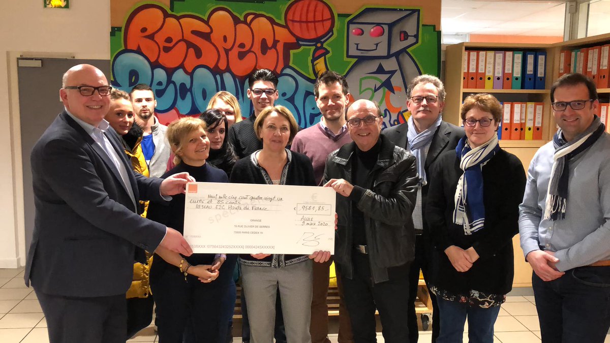 E2CARTOIS's tweet photo. Un grand MERCI à notre partenaire #OrangeHDF qui a mobilisé ses équipes et ses clients, durant plusieurs mois avec l'action #DonEnBoutique ! 😁
9500 euros en direction des 6 E2C Hauts de France, pour l'inclusion numérique et responsable des jeunes motivés du territoire. https://t.co/Jhx5YGtCAl