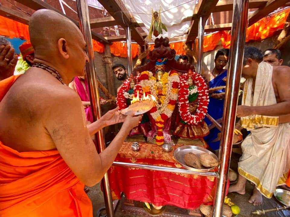SodeMatha's tweet photo. #BrahmaRathotsava of Sri #Rama #Trivikrama Devaru celebrated on #phalguna #masa #fullmoon in the presence of Sri #vidyadeesha Thirtha of #palimaru Matha, Sri #Vidyavallabha Thirtha of #kaniyoormutt and Sri #Vishwavallabha Thirtha swamiji of @SodeMatha, Sonda, Sirsi https://t.co/7aVKgI19Ka