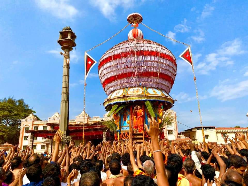 SodeMatha's tweet photo. #BrahmaRathotsava of Sri #Rama #Trivikrama Devaru celebrated on #phalguna #masa #fullmoon in the presence of Sri #vidyadeesha Thirtha of #palimaru Matha, Sri #Vidyavallabha Thirtha of #kaniyoormutt and Sri #Vishwavallabha Thirtha swamiji of @SodeMatha, Sonda, Sirsi https://t.co/7aVKgI19Ka