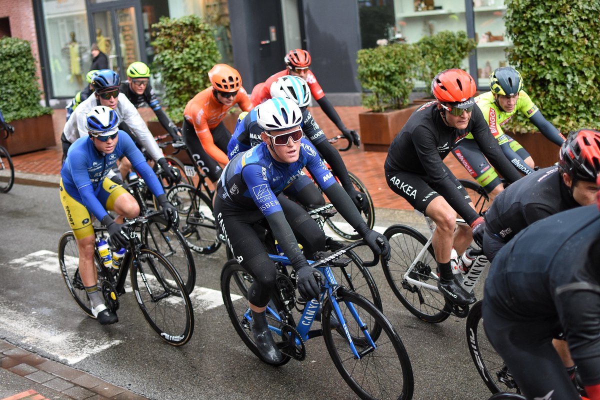 Want to be as fast as these guys were at the GP Mosere last weekend? Check out the Aeroad's updated specs for 2020, including our new CF SL Disc 8.0 ETAP which features SRAM's latest Force AXS groupset. 

canyon.com/en-gb/road-bik…